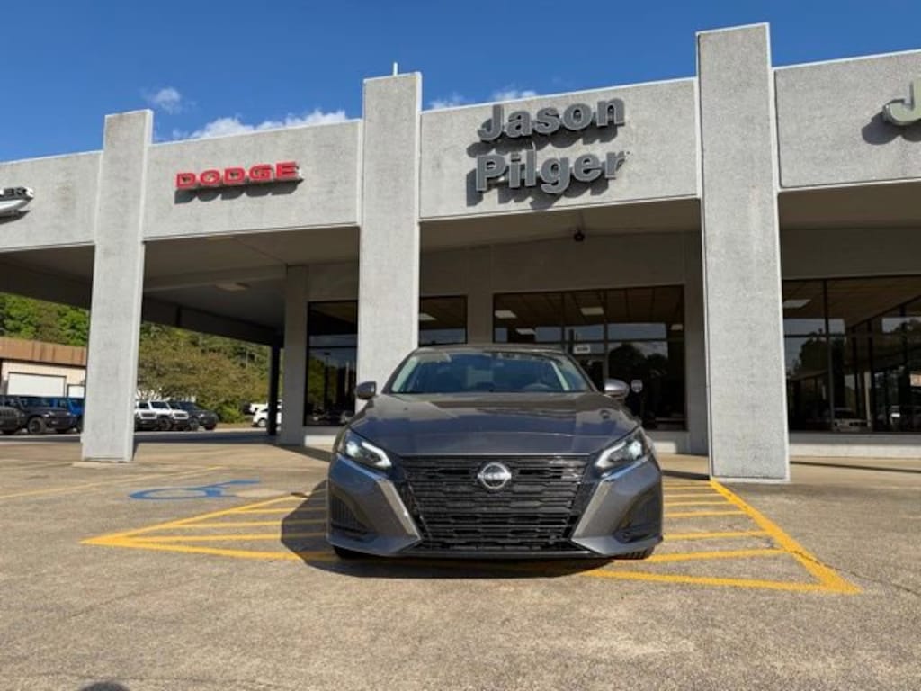 Used 2023 Nissan Altima 2.5 SV Sedan