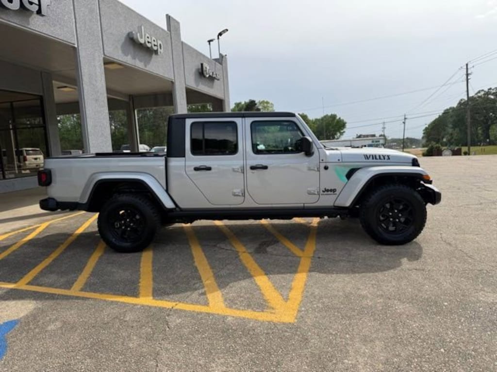 Used 2022 Jeep Gladiator Sport Truck Crew Cab