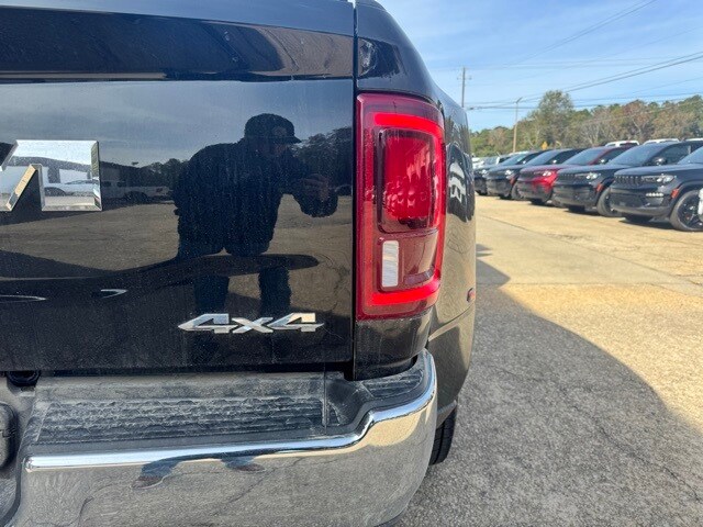 2025 Ram 3500 Laramie photo 4