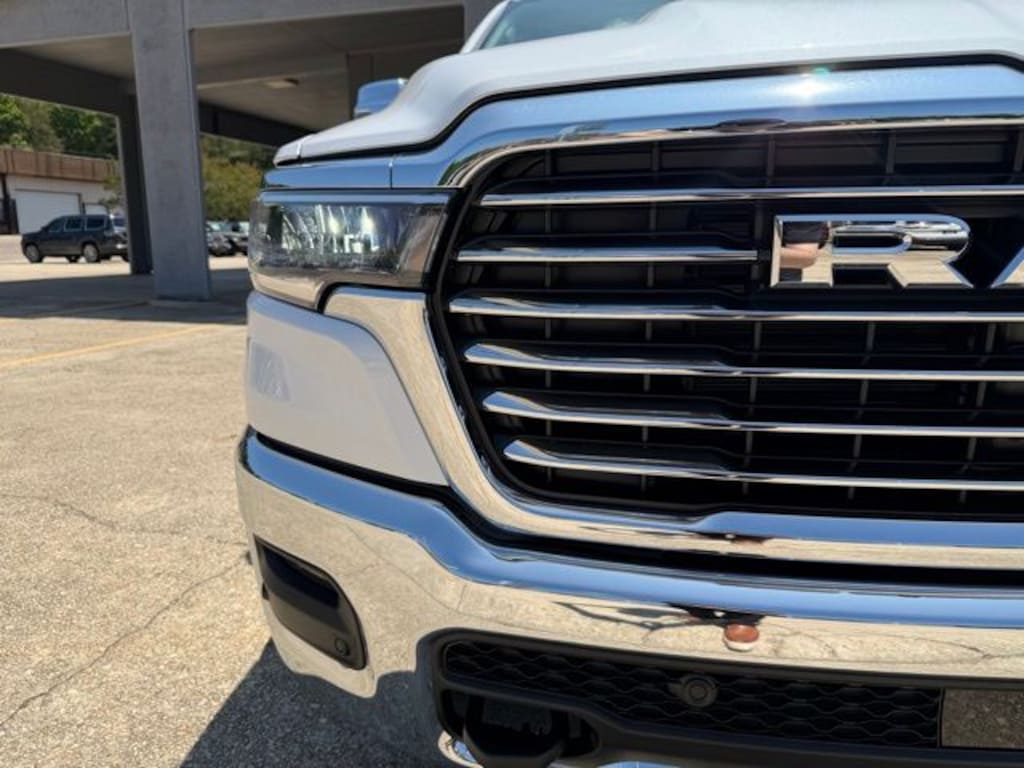New 2026 Ram 1500 LARAMIE CREW CAB 4X4 5'7 BOX Pickup