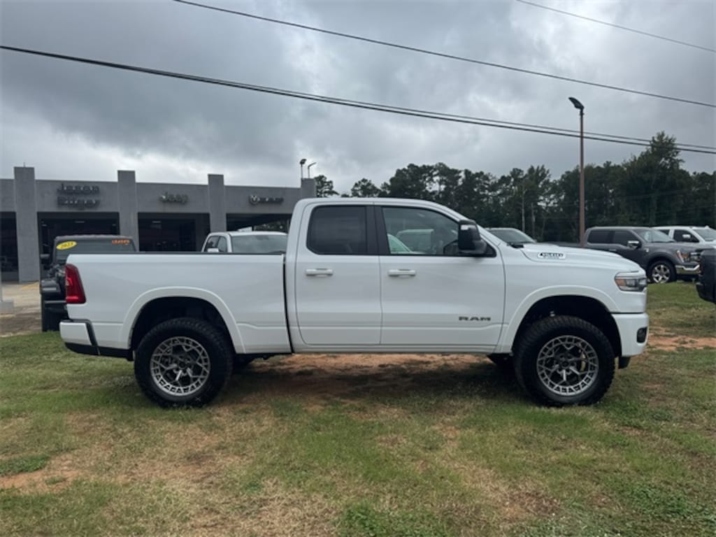 New 2025 Ram 1500 BIG HORN QUAD CAB 4X4 6'4 BOX Pickup