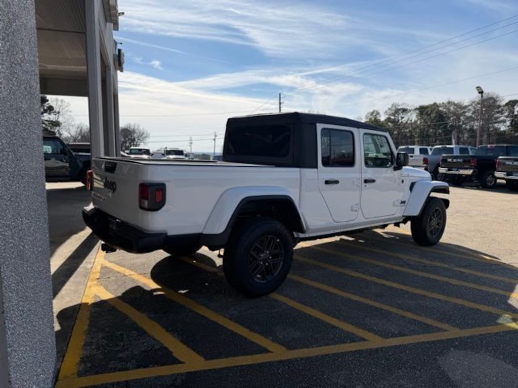 New 2026 Jeep Gladiator SPORT S 4X4 Pickup