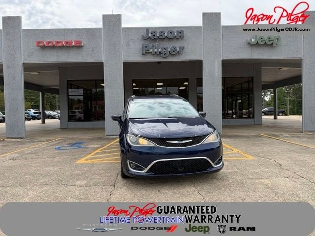 2017 Chrysler Pacifica Touring-L Plus's photo