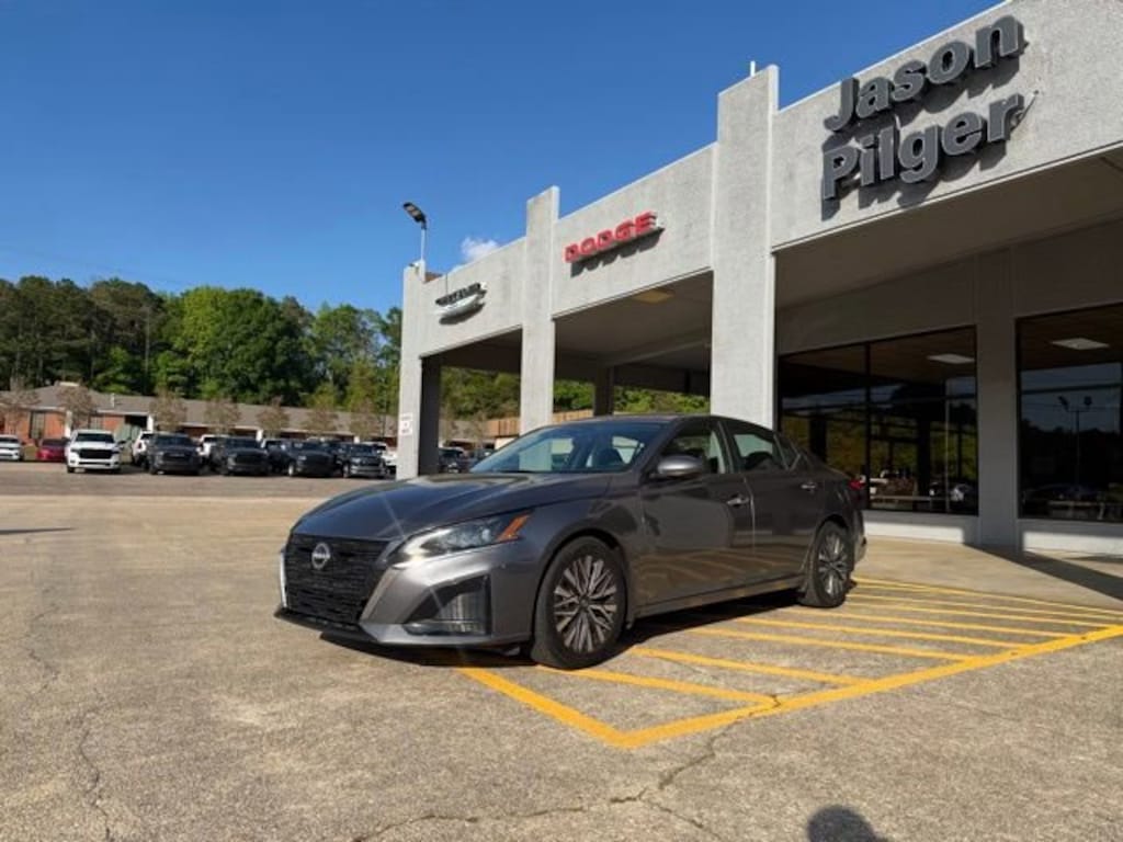 Used 2023 Nissan Altima 2.5 SV Sedan