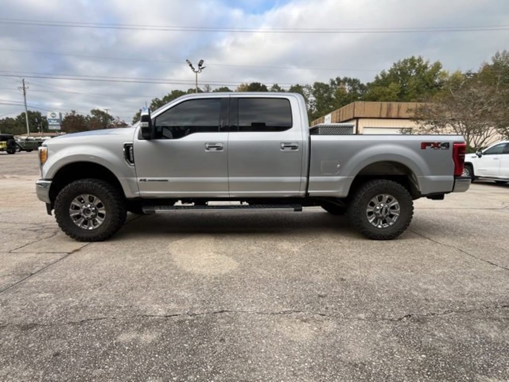 Used 2017 Ford F-250 XLT Truck Crew Cab