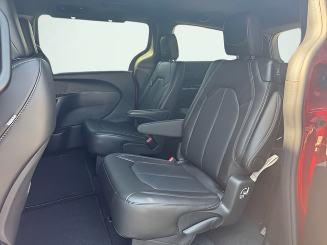 2026 Chrysler Voyager LX - Photo 16