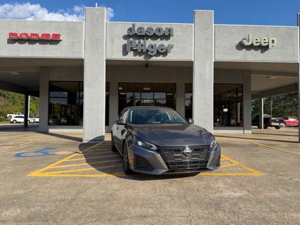Used 2023 Nissan Altima 2.5 SV Sedan