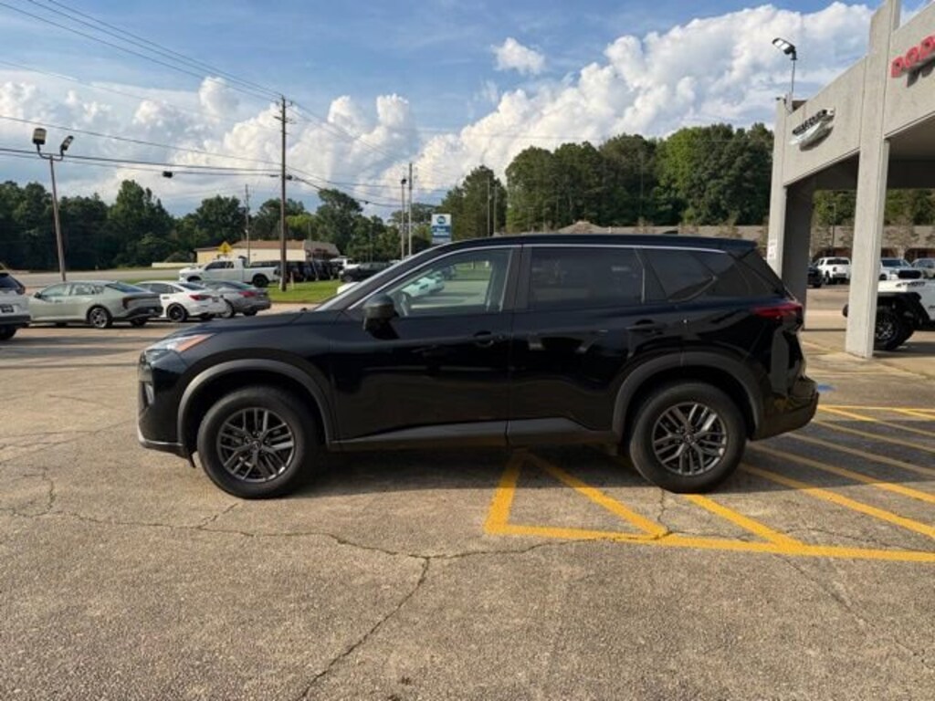 Used 2024 Nissan Rogue S SUV