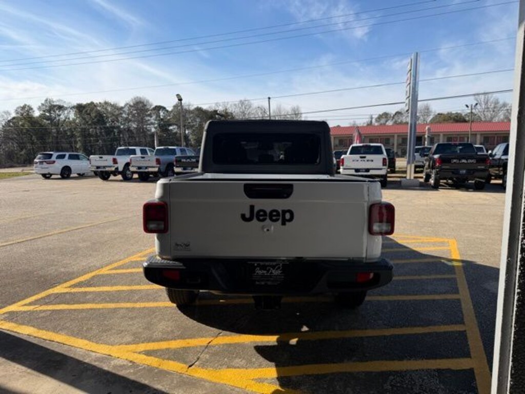 New 2026 Jeep Gladiator SPORT S 4X4 Pickup