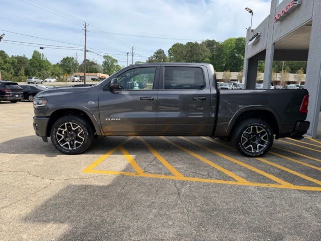 New 2026 Ram 1500 LARAMIE CREW CAB 4X4 5'7 BOX Pickup