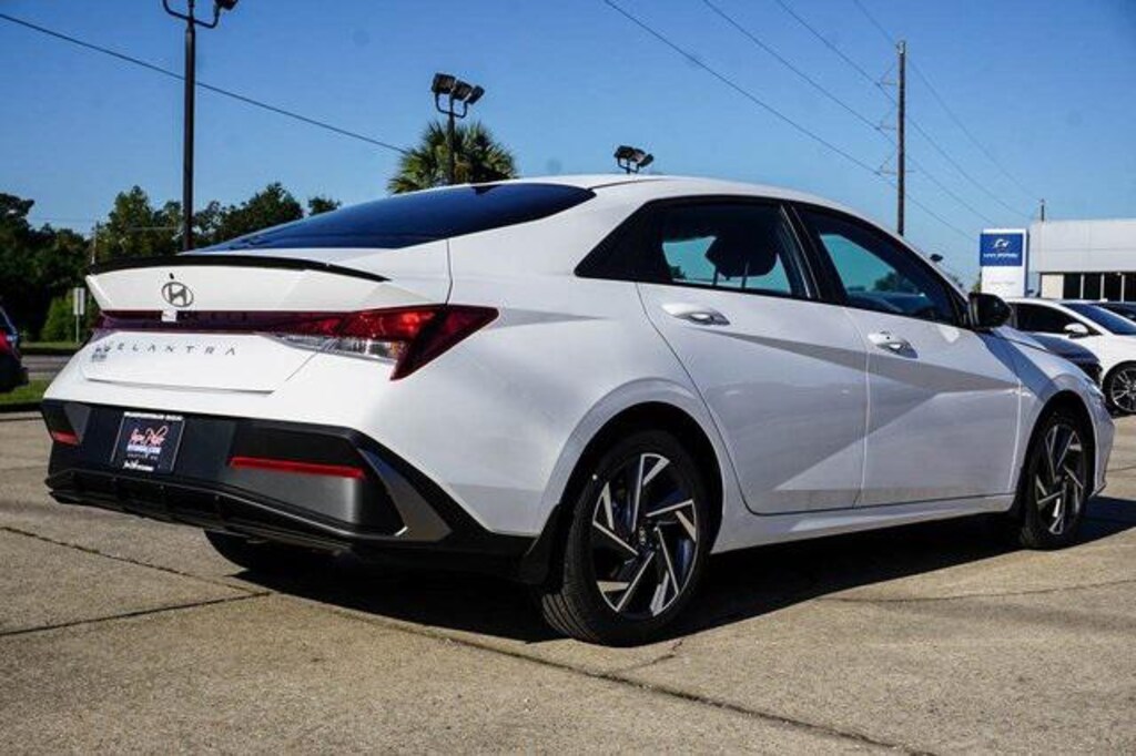 New 2025 Hyundai Elantra SEL Sport Sedan