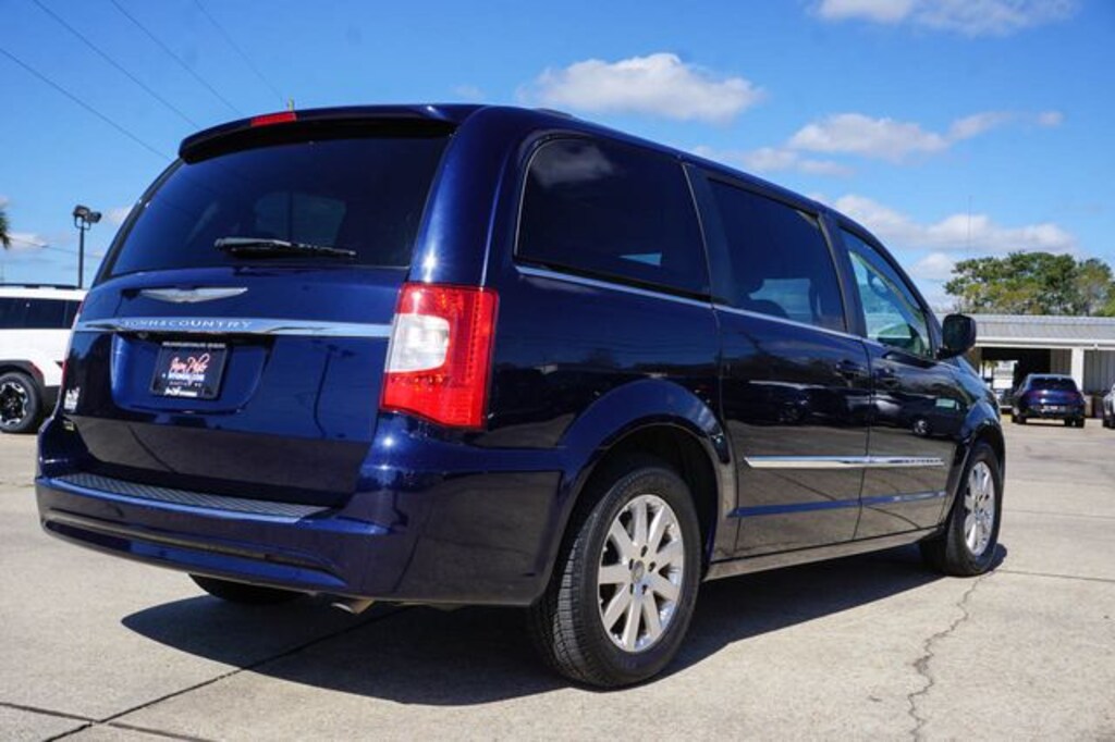 Used 2016 Chrysler Town & Country Touring Minivan/Van
