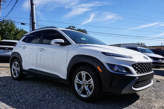 2022 Hyundai Kona SEL photo 2