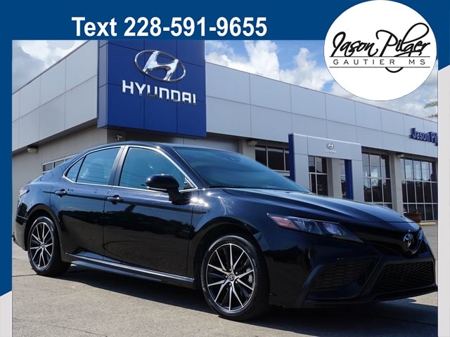 2024 Toyota Camry SE's photo