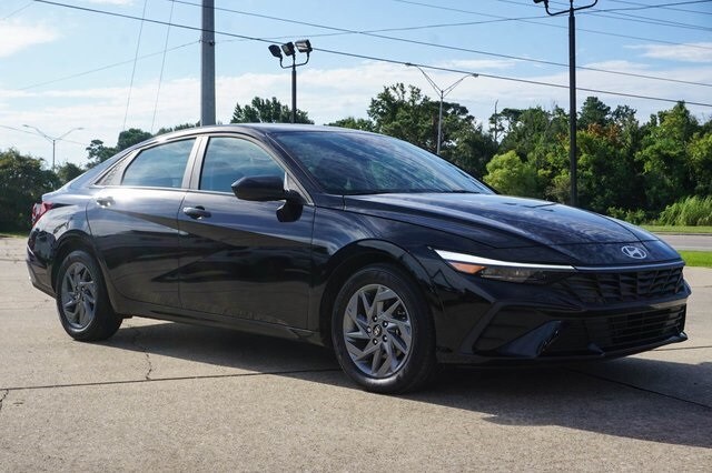 2024 Hyundai Elantra SEL photo 2