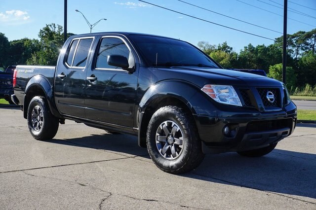 2019 Nissan Frontier Desert Runner photo 2