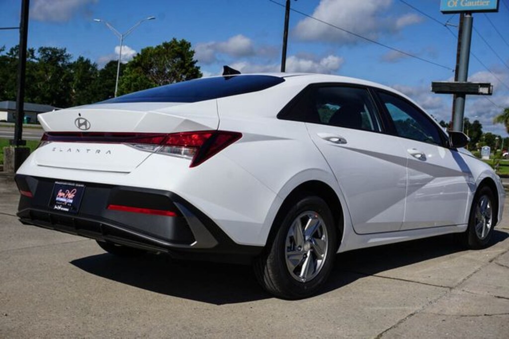 New 2026 Hyundai Elantra SE Sedan