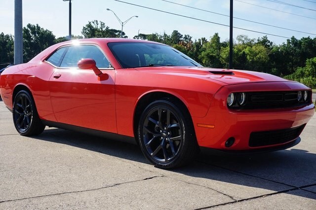 2022 Dodge Challenger SXT photo 2