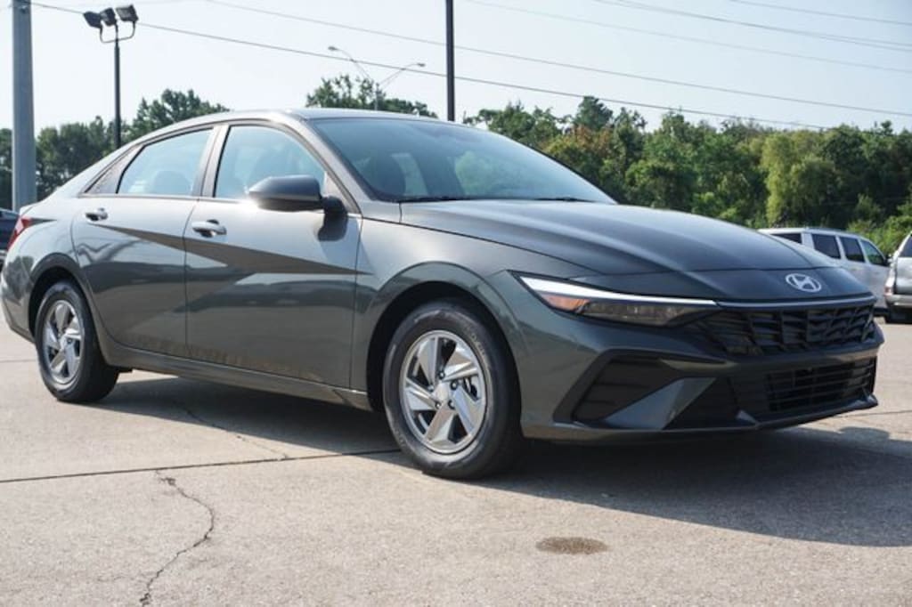 New 2026 Hyundai Elantra SE Sedan