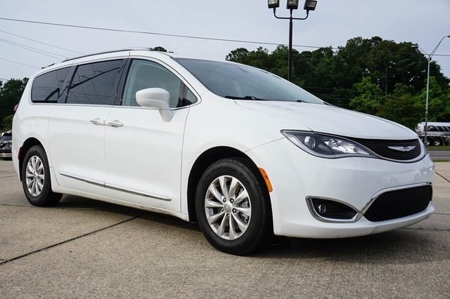 Used 2018 Chrysler Pacifica Touring L with VIN 2C4RC1BG5JR246287 for sale in Gautier, MS