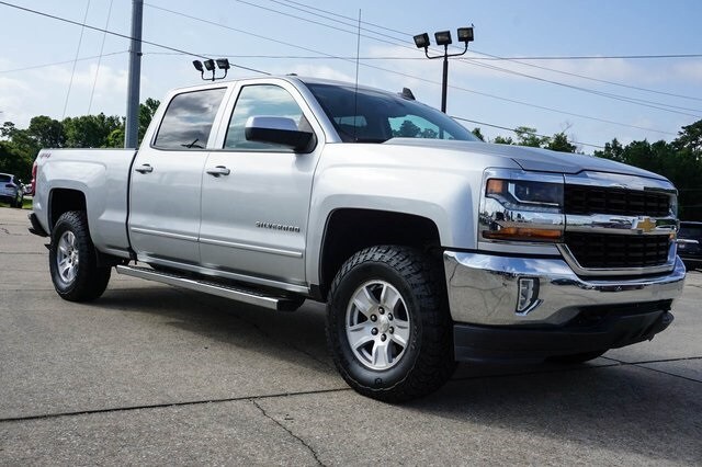2018 Chevrolet Silverado 1500 LT photo 2