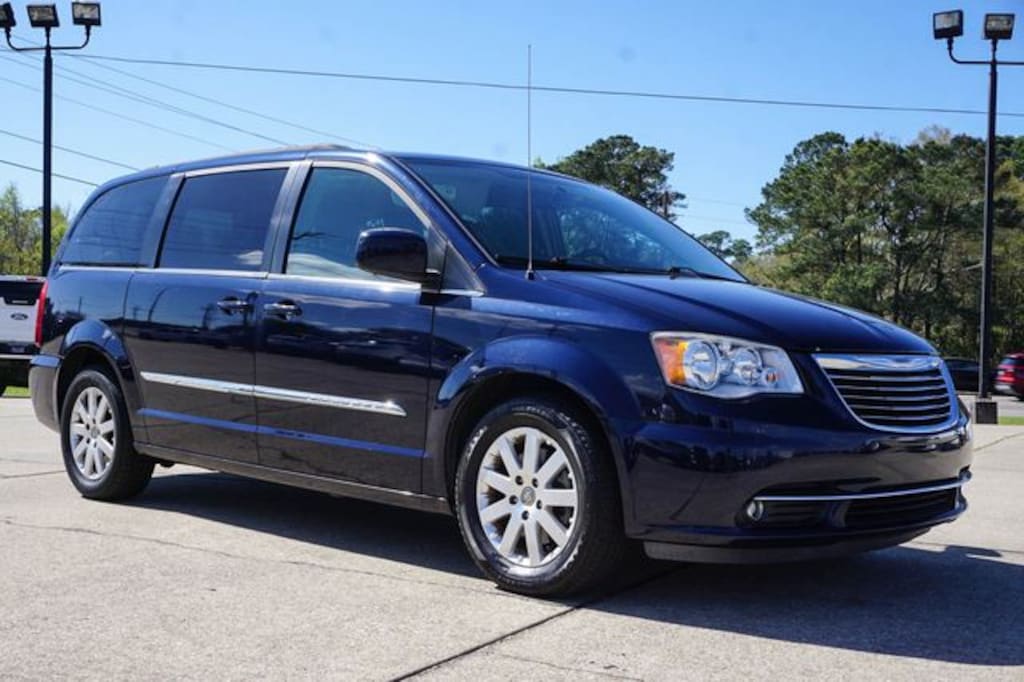 Used 2016 Chrysler Town & Country Touring Minivan/Van