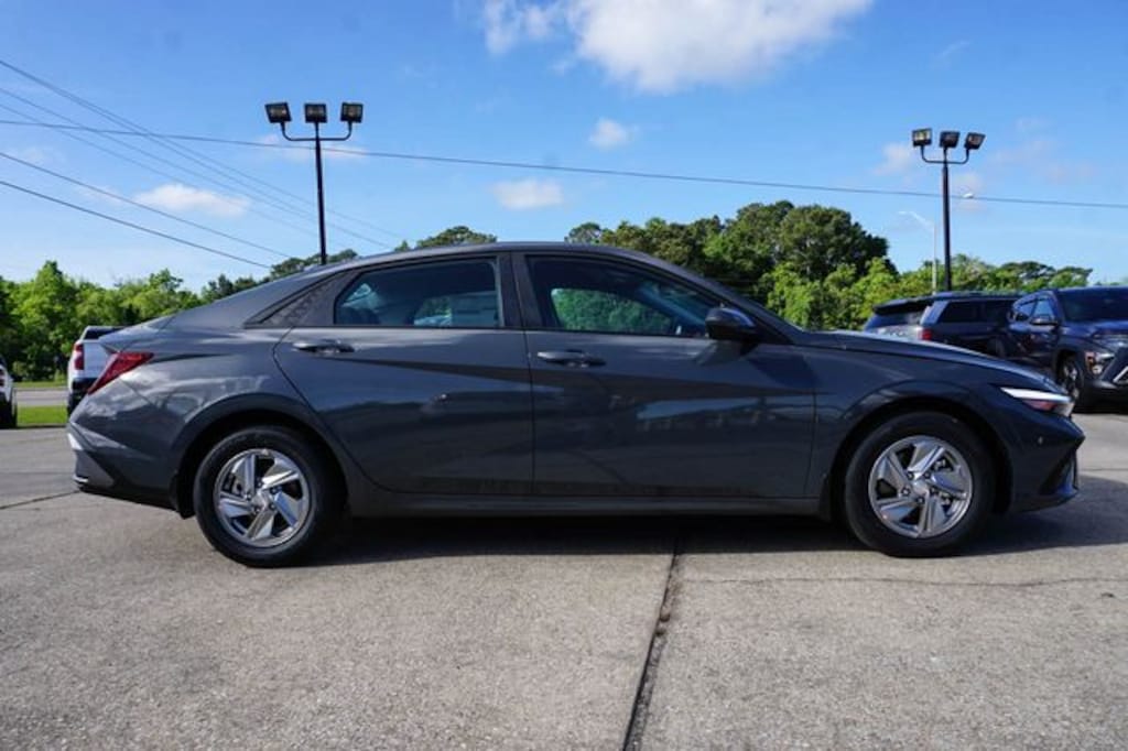 New 2026 Hyundai Elantra SE Sedan