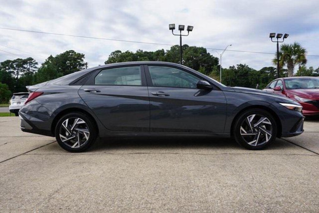 New 2025 Hyundai Elantra SEL Sport Sedan