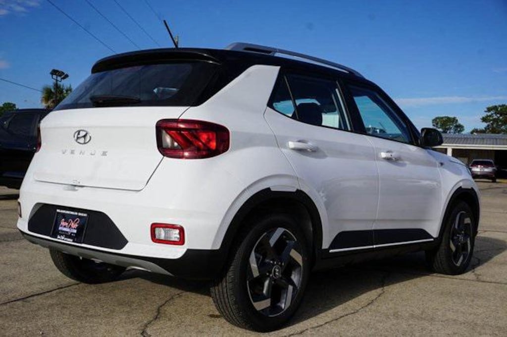 New 2026 Hyundai Venue SEL w/Two-Tone Roof SUV