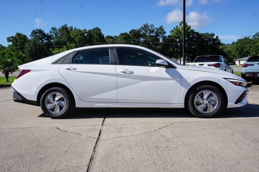 New 2026 Hyundai Elantra SE Sedan