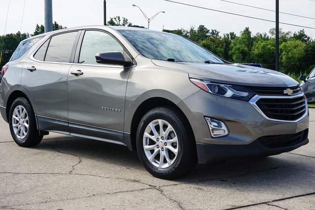 Used 2018 Chevrolet Equinox LT with VIN 3GNAXJEV5JS583063 for sale in Gautier, MS