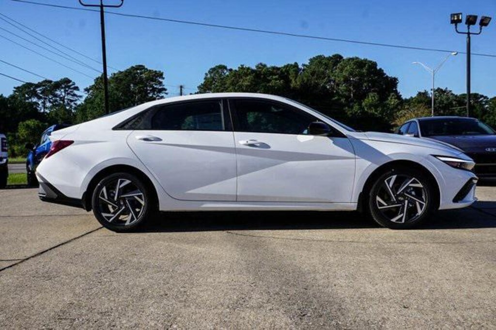 New 2025 Hyundai Elantra SEL Sport Sedan