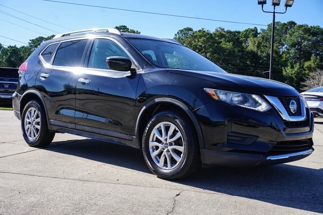 Used 2018 Nissan Rogue SV with VIN KNMAT2MT0JP517111 for sale in Gautier, MS