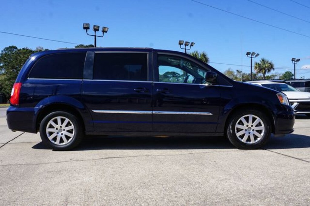 Used 2016 Chrysler Town & Country Touring Minivan/Van