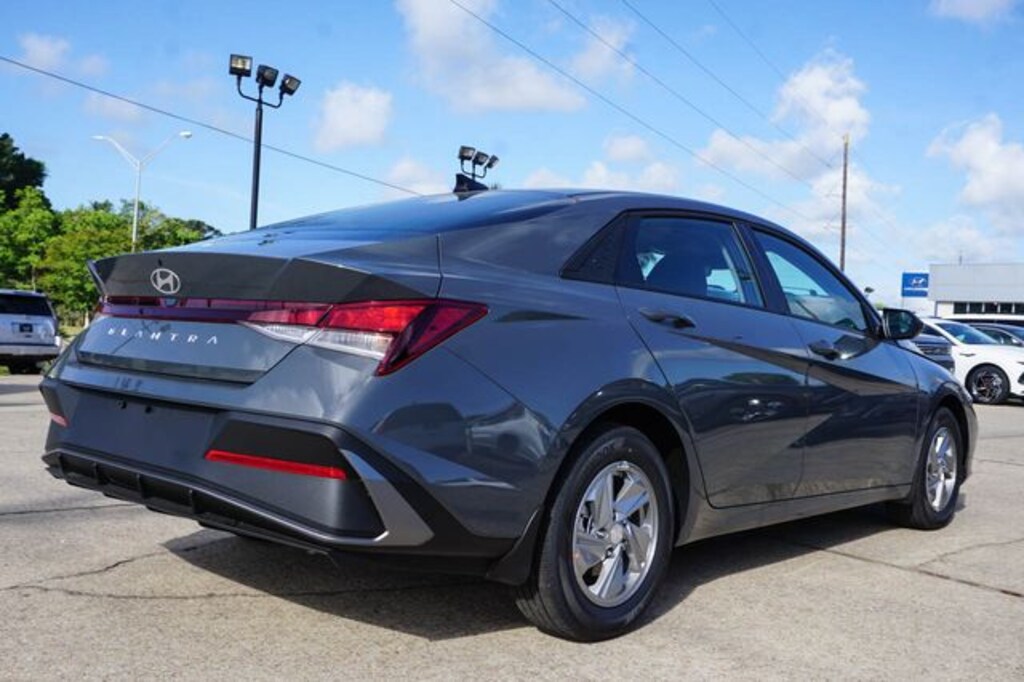 New 2026 Hyundai Elantra SE Sedan