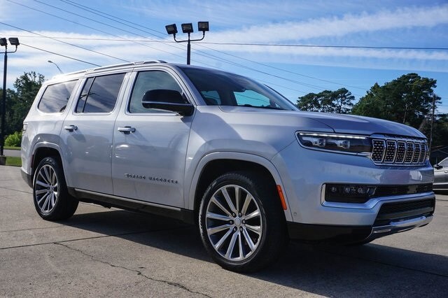 2023 Jeep Grand Wagoneer Base photo 2