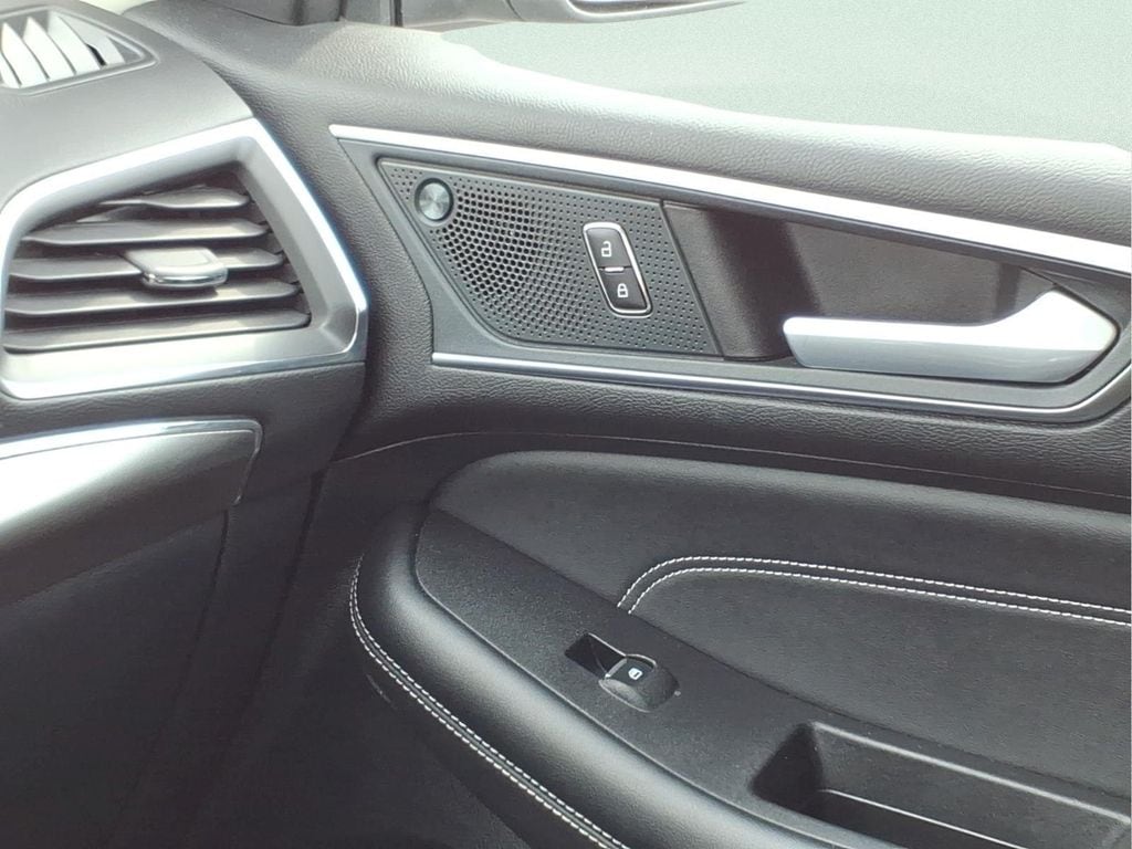 2024 Ford Edge Titanium - Photo 23