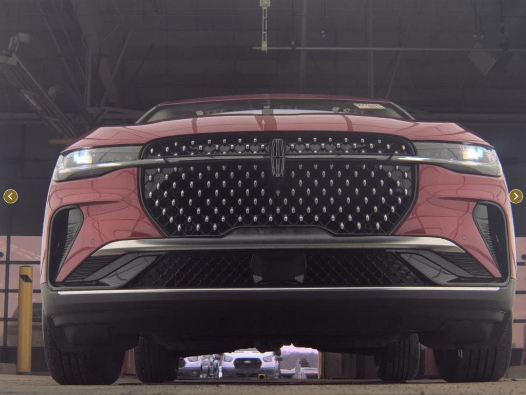 Used 2025 Lincoln Nautilus Premiere with VIN 5LMPJ8JA9SJ905232 for sale in Hutchinson, Minnesota