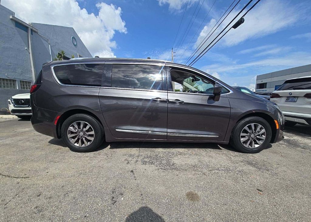 2019 Chrysler Pacifica Touring L Plus's photo