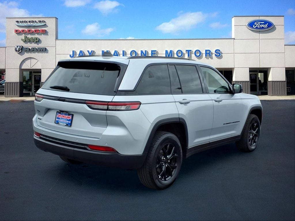 Certified 2025 Jeep Grand Cherokee Altitude with VIN 1C4RJHAG0S8699097 for sale in Hutchinson, Minnesota
