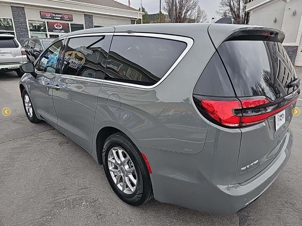 Certified 2025 Chrysler Pacifica Select with VIN 2C4RC1BG2SR511247 for sale in Hutchinson, Minnesota