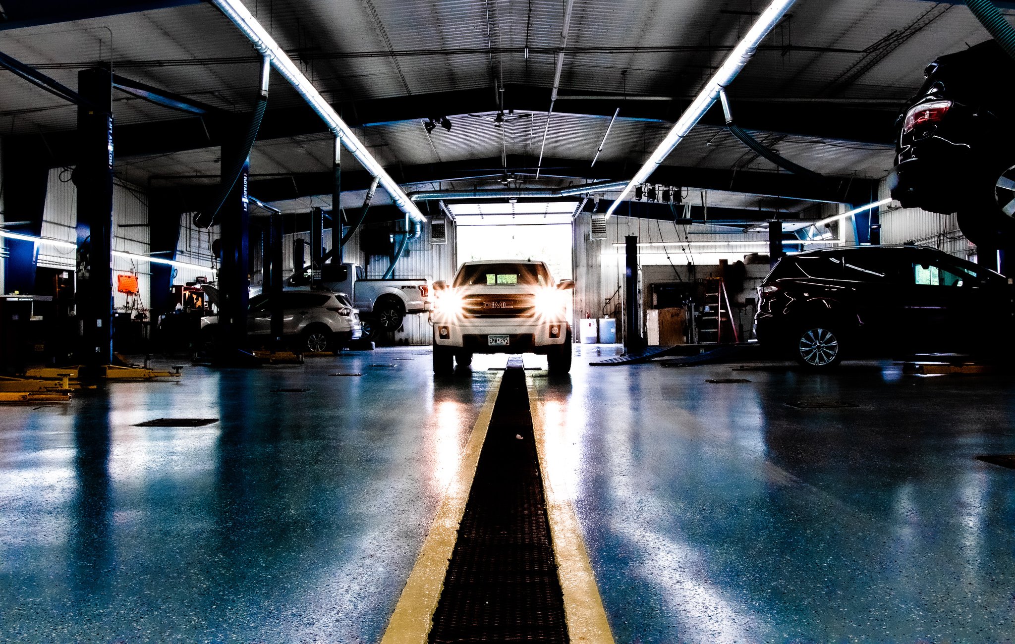 Jay Malone Ford service drive in Hutchinson, Minnesota