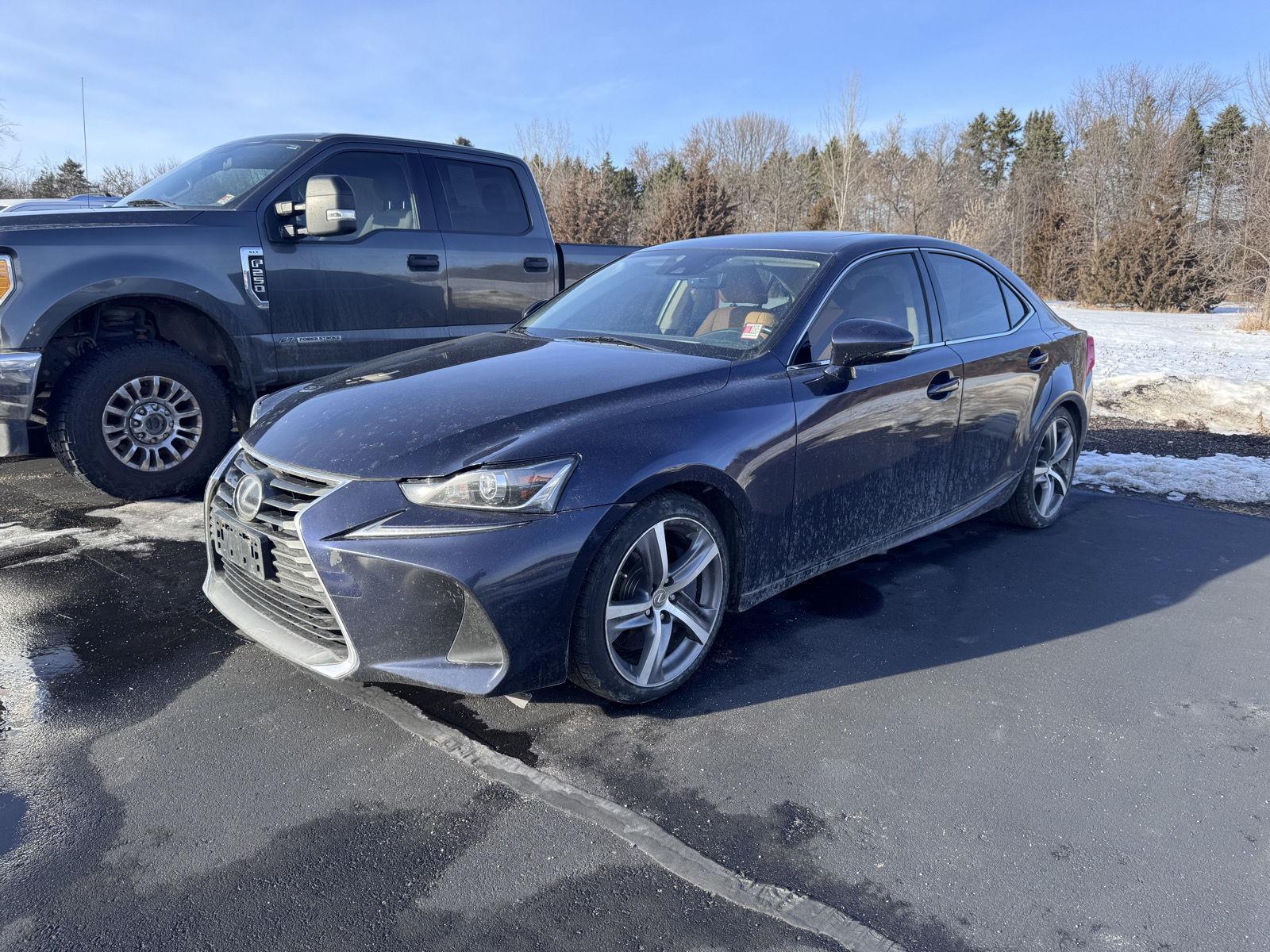 2017 Lexus IS 300's photo