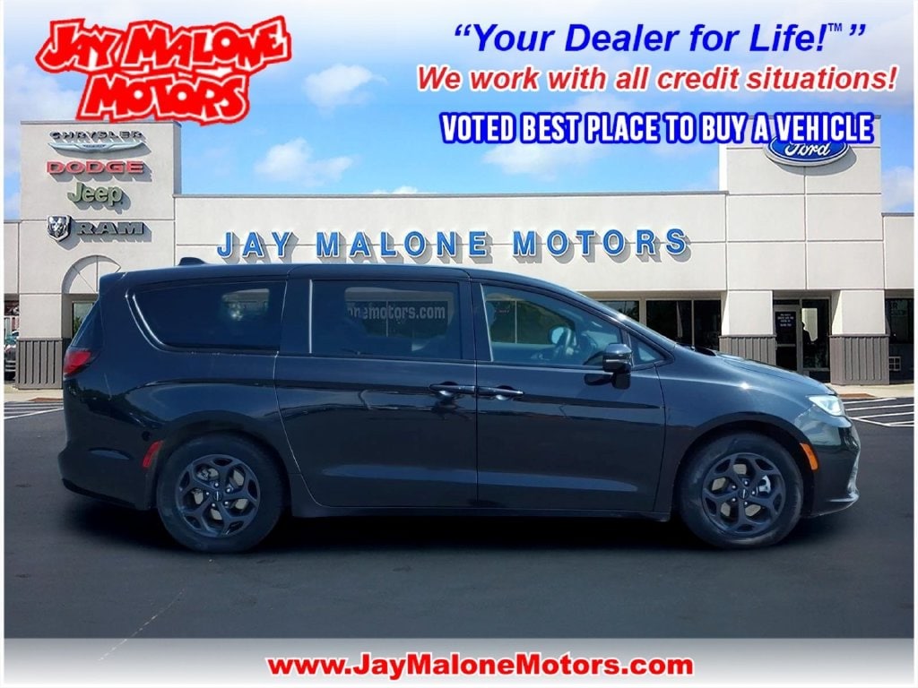 Used 2022 Chrysler Pacifica Hybrid Touring L with VIN 2C4RC1L70NR230955 for sale in Hutchinson, Minnesota