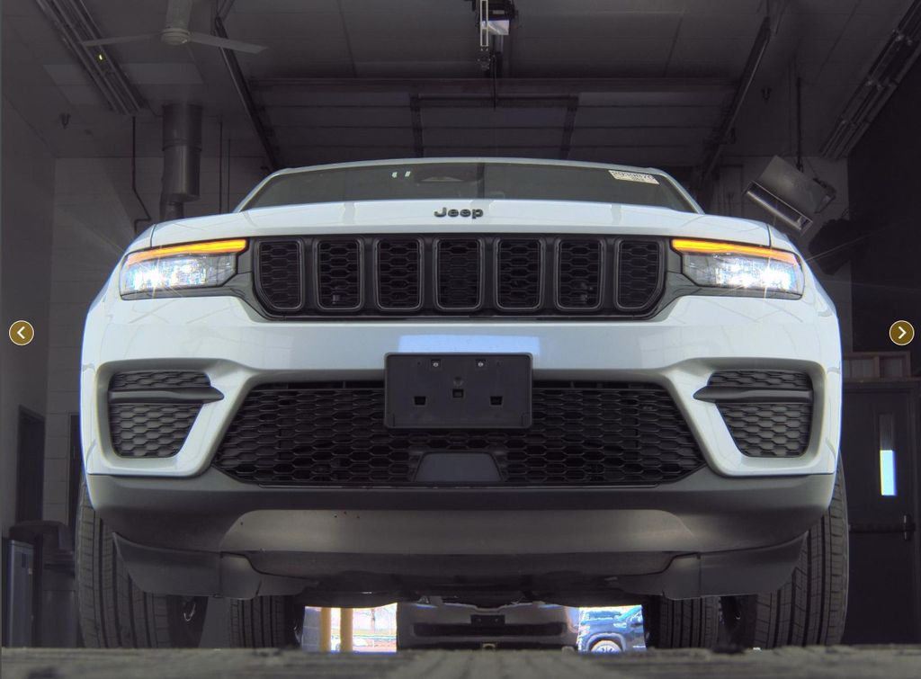 Certified 2025 Jeep Grand Cherokee Altitude with VIN 1C4RJHAG0S8699097 for sale in Hutchinson, Minnesota