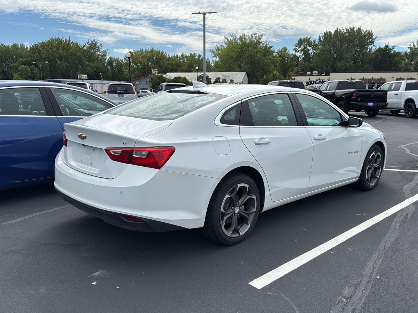 2024 Chevrolet Malibu 1LT photo 2
