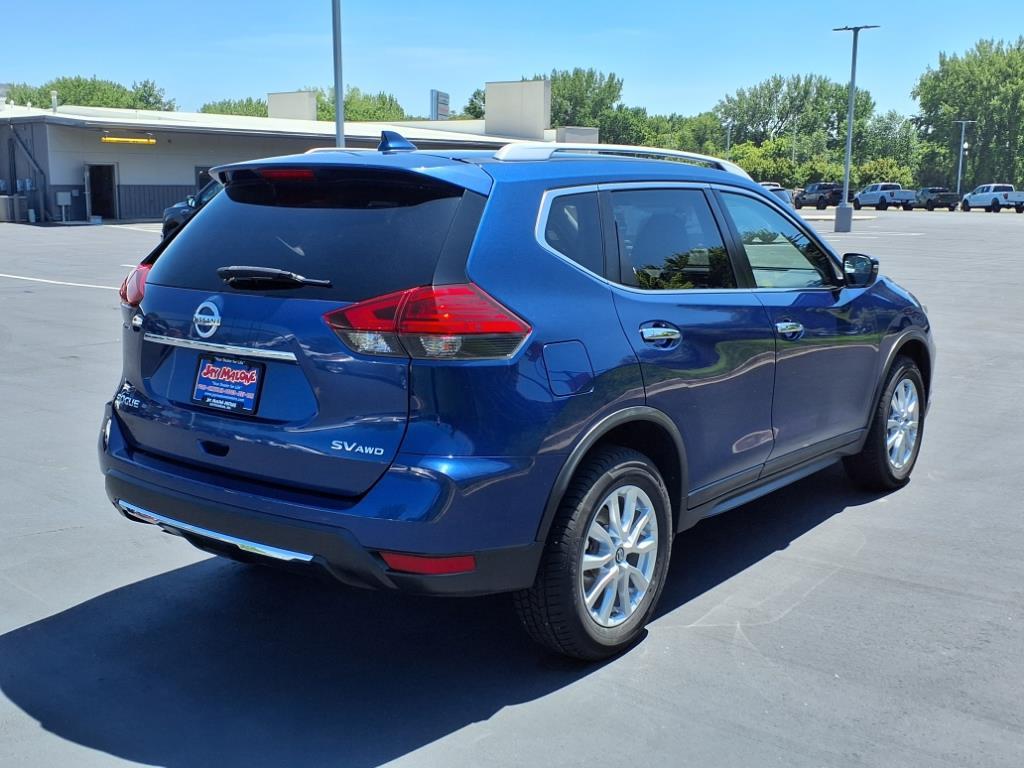 Used 2017 Nissan Rogue SV with VIN JN8AT2MV3HW011231 for sale in Hutchinson, Minnesota