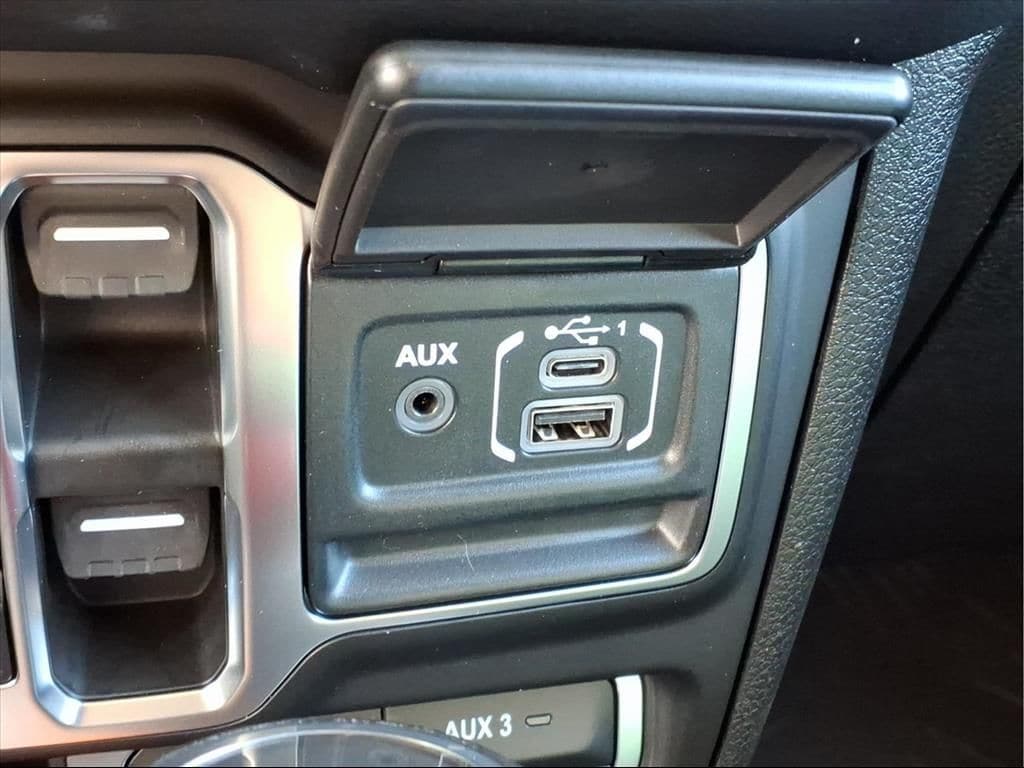 2026 Jeep Wrangler 4-Door Sahara - Photo 12