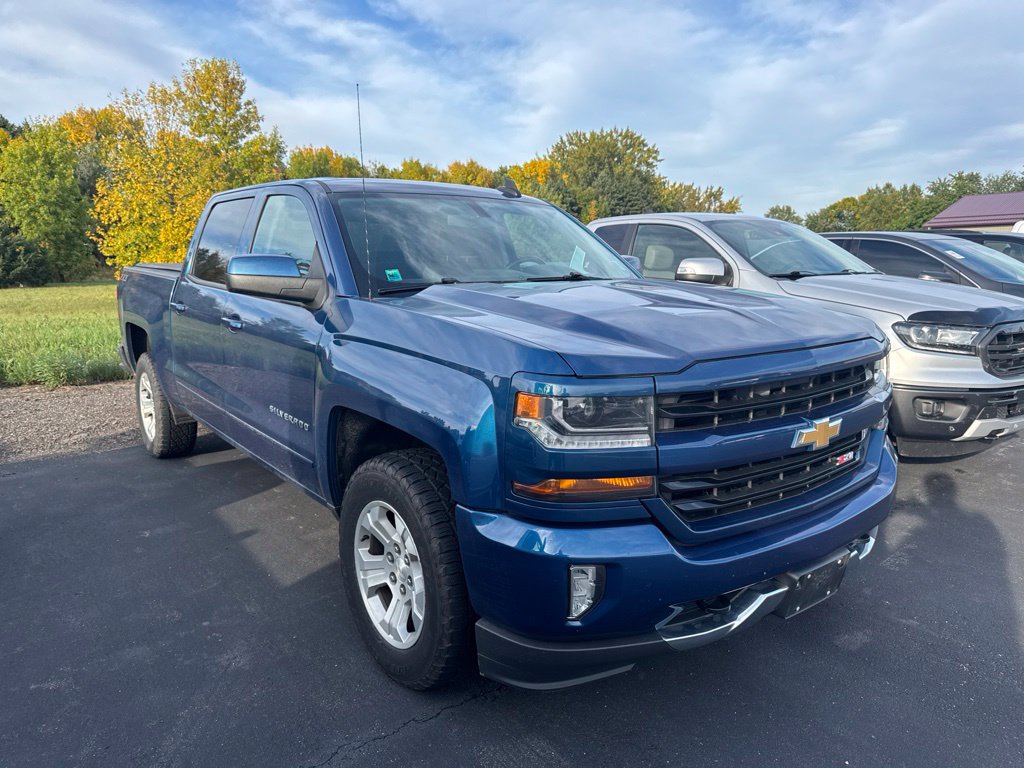 Used 2018 Chevrolet Silverado 1500 LT with VIN 3GCUKREC7JG550974 for sale in Hutchinson, Minnesota