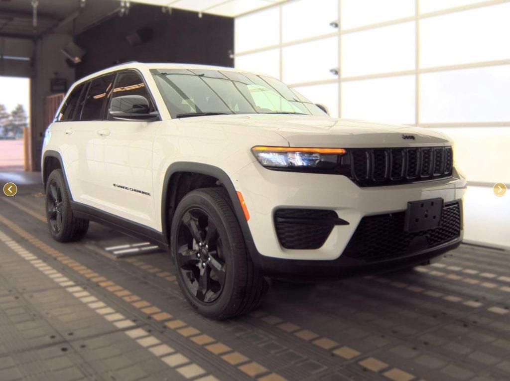 Used 2023 Jeep Grand Cherokee Altitude with VIN 1C4RJHAG2PC570038 for sale in Hutchinson, Minnesota